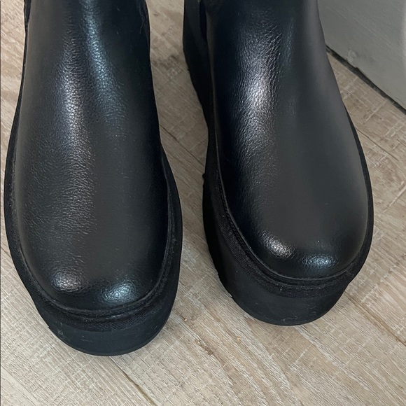 Black Platform Chelsea Boots - Picture 2 of 9